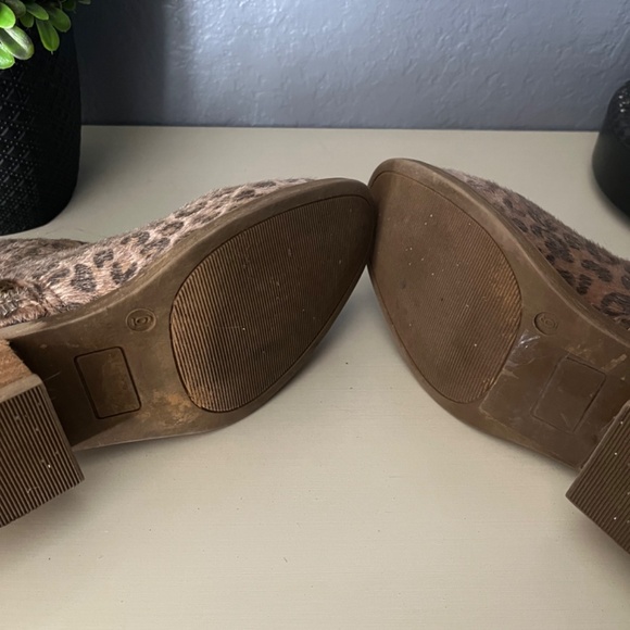 Very G‎ Twinkle 2 Leopard Print Fuzzy Faux Fur Ankle Booties - Picture 6 of 6